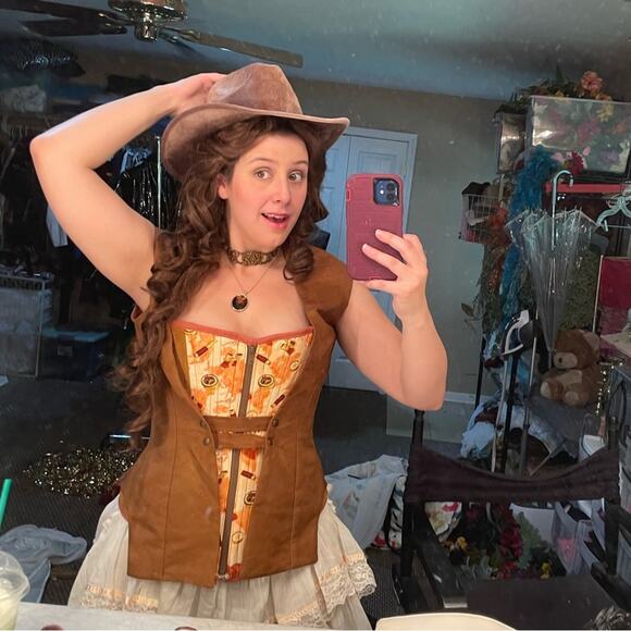 Custom Victorian corset and tailcoat - Picture 4 of 12